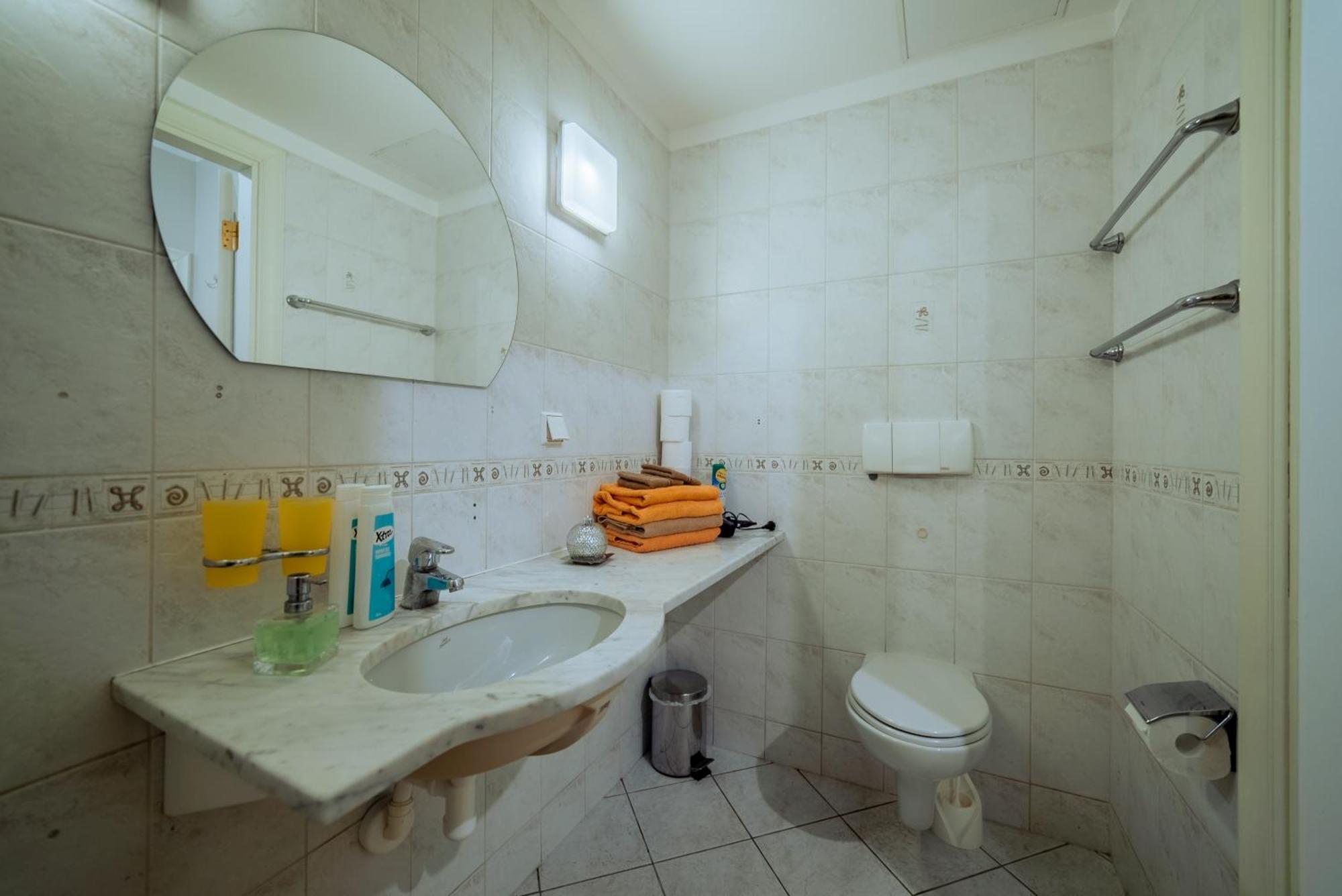 Romeo Family Apartments تالين المظهر الخارجي الصورة